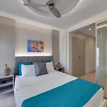 La Brezza & 3* אקיארלר