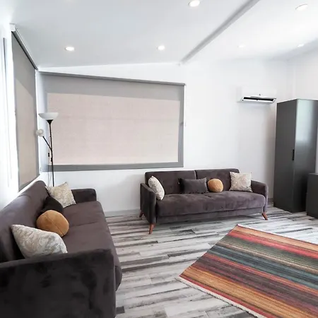 호텔 La Brezza & 아크얄라