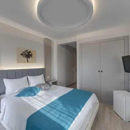 Otel La Brezza & 3*
